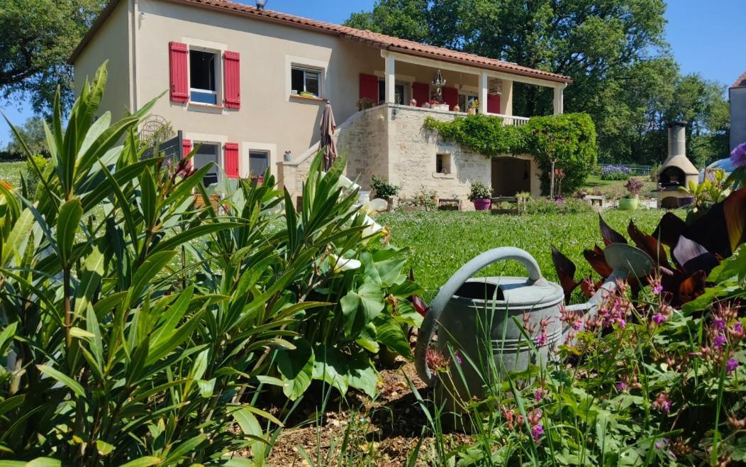 Le Colombie Gouleme Bed & Breakfast Concores Exterior photo